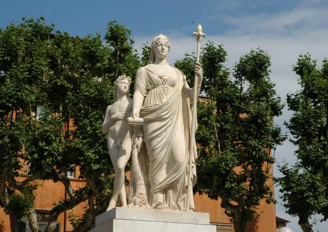 Piazza Grande, la statua di Maria Luisa sarà restaurata Piazza Grande, la statua di Maria Luisa sarà restaurata