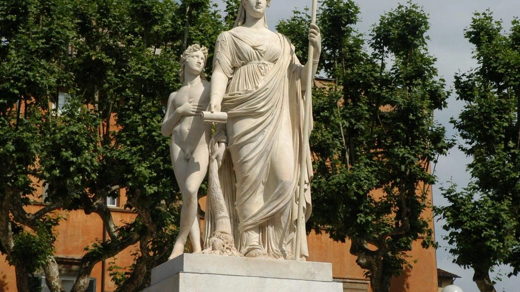 La ripulitura è finalmente in arrivo p. er il Monumento a Maria Luisa di Borbone La ripulitura è finalmente in arrivo p. er il Monumento a Maria Luisa di Borbone