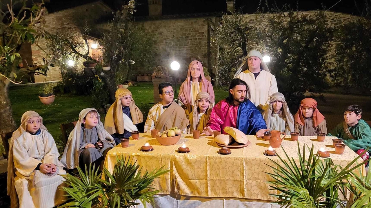 Si rinnova, alle ore 21 la Processione della Madonna Addolorata con partenza dalla Chiesa di San Biagio. Una tradizione che vede impegnati molti cittadini