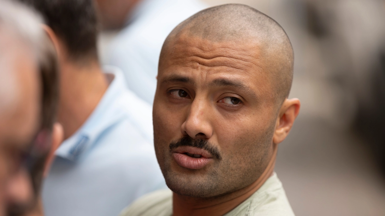 Gianluca Paul Seung arriva in tribunale per il processo sull'omicidio Capovani (foto di Enrico Mattia Del Punta) Gianluca Paul Seung arriva in tribunale per il processo sull'omicidio Capovani (foto di Enrico Mattia Del Punta)