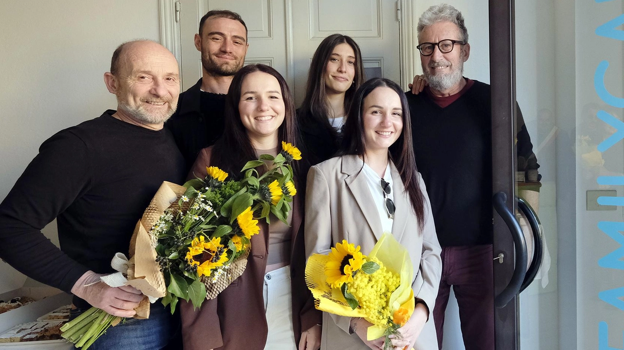 Il momento del taglio del nastro con il sindaco di Villafranca, Filippo Bellesi e la festa per l’inaugurazione della nuova struttura (Foto Massimo Pasquali) Il momento del taglio del nastro con il sindaco di Villafranca, Filippo Bellesi e la festa per l’inaugurazione della nuova struttura (Foto Massimo Pasquali)