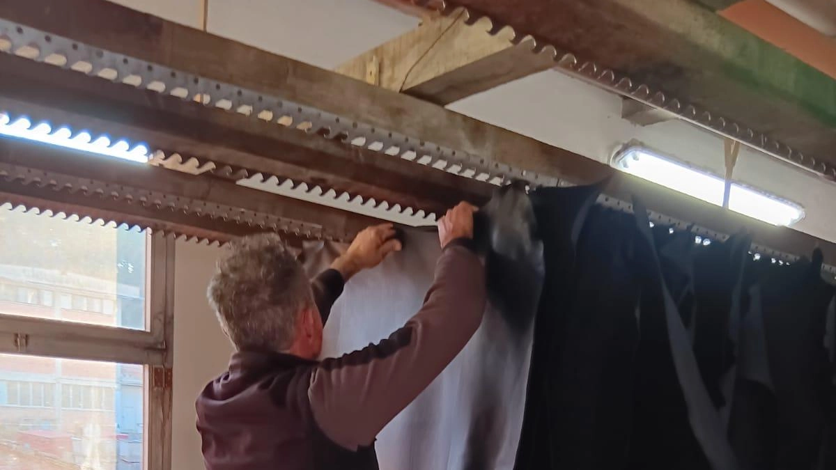Il settore delle pelle resta in una tenaglia difficile, stretto fra ripresa non sicura, dazi di Trump e conseguenze del regolamento antideforestazione della Ue: l’analisi di Loris Mainardi di Filctem Cgil Toscana Il settore delle pelle resta in una tenaglia difficile, stretto fra ripresa non sicura, dazi di Trump e conseguenze del regolamento antideforestazione della Ue: l’analisi di Loris Mainardi di Filctem Cgil Toscana