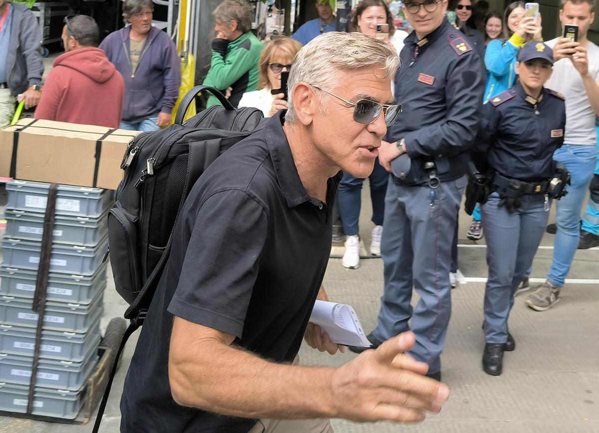 Clooney trascina la città a Venezia. Le splendide immagini del Petrarca ma nel film si parla solo di Pienza Clooney trascina la città a Venezia. Le splendide immagini del Petrarca ma nel film si parla solo di Pienza