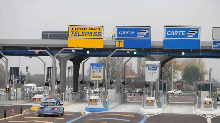 Camionista trovato morto lungo l'A12 Camionista trovato morto lungo l'A12