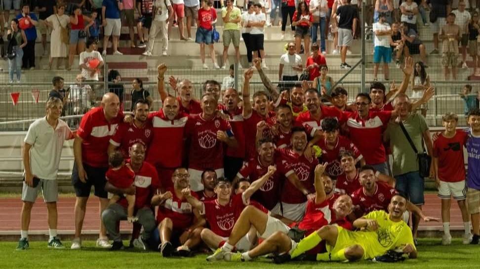 Torneo dei rioni, un successo. Vince la Vergine dei Pini. Il pubblico riempie lo "Strulli" Torneo dei rioni, un successo. Vince la Vergine dei Pini. Il pubblico riempie lo "Strulli"