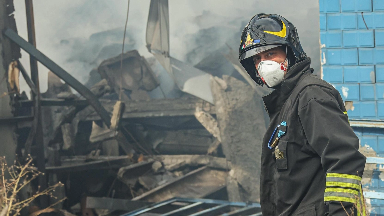 L’incendio è divampato la sera del 15 settembre. Con i vigli del fuoco impegnati tutta la notte e non poche problematiche emerse L’incendio è divampato la sera del 15 settembre. Con i vigli del fuoco impegnati tutta la notte e non poche problematiche emerse