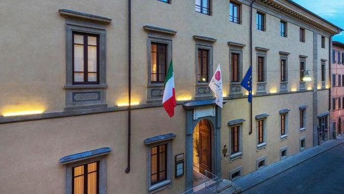 https://www.lanazione.it/image-service/view/acePublic/alias/contentid/ZmIwNDEyMTMtZWJjZS00/0/nuovo-decreto-sicurezza-incontro-dialogo-con-il-sottosegretario-agli-interni-molteni.jpeg?f=16:9&w=1200&h=630