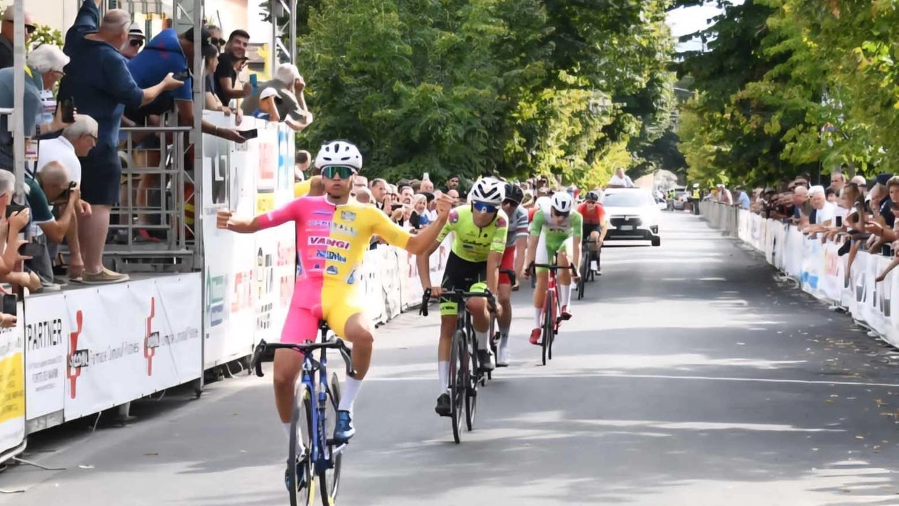 Dell’Olio, al nono successo stagionale, si impone ad Agliana (Foto Fruzzetti) Dell’Olio, al nono successo stagionale, si impone ad Agliana (Foto Fruzzetti)