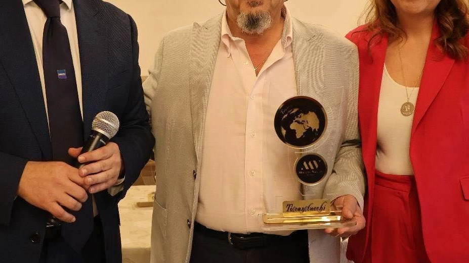 Un riconoscimento prestigioso per l’azienda Toscanstucchi che da anni porta con sé, ovunque nel mondo, l’essenza dell’artigianato toscano. E’ stata premiata a Firenze nell’ambito della cerimonia ‘Tuscany in the World’, svoltasi a Palazzo Bastogi