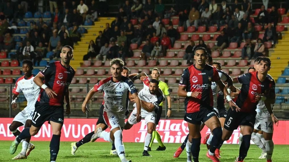 Il tecnico rossoblù Di Carlo: "Rispetto per l’avversario di valore ma dobbiamo entrare in campo con la voglia di vincere". Il tecnico rossoblù Di Carlo: "Rispetto per l’avversario di valore ma dobbiamo entrare in campo con la voglia di vincere".
