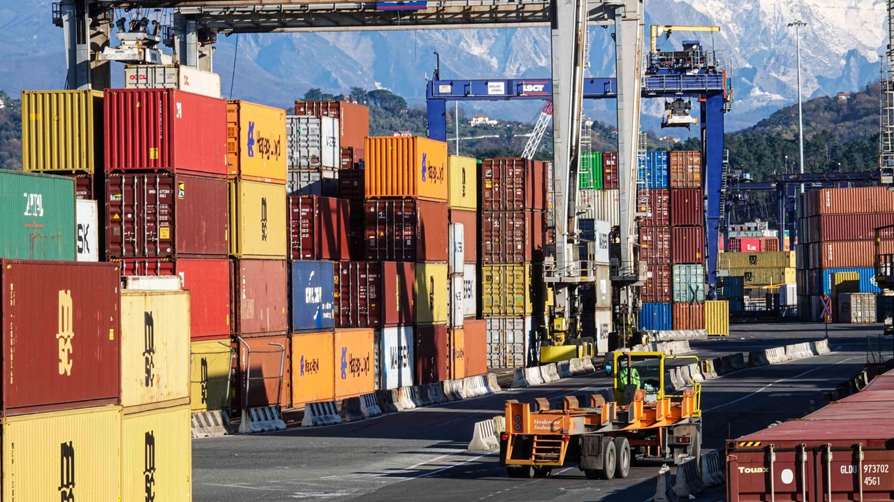 Nel corso del 2024 si è verificata una decisa contrazione dell’interscambio delle merci "Questa imposizione costituisce un danno e una minaccia anche per il nostro territorio". Nel corso del 2024 si è verificata una decisa contrazione dell’interscambio delle merci "Questa imposizione costituisce un danno e una minaccia anche per il nostro territorio".