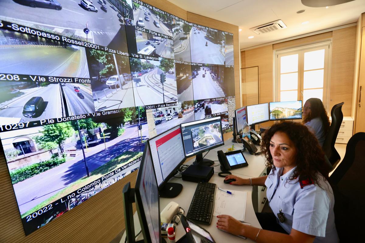 Cantieri, l’autunno caldo del traffico. Il Comune vara il piano ’viali liberi’. Agenti in strada e guerra alle infrazioni Cantieri, l’autunno caldo del traffico. Il Comune vara il piano ’viali liberi’. Agenti in strada e guerra alle infrazioni