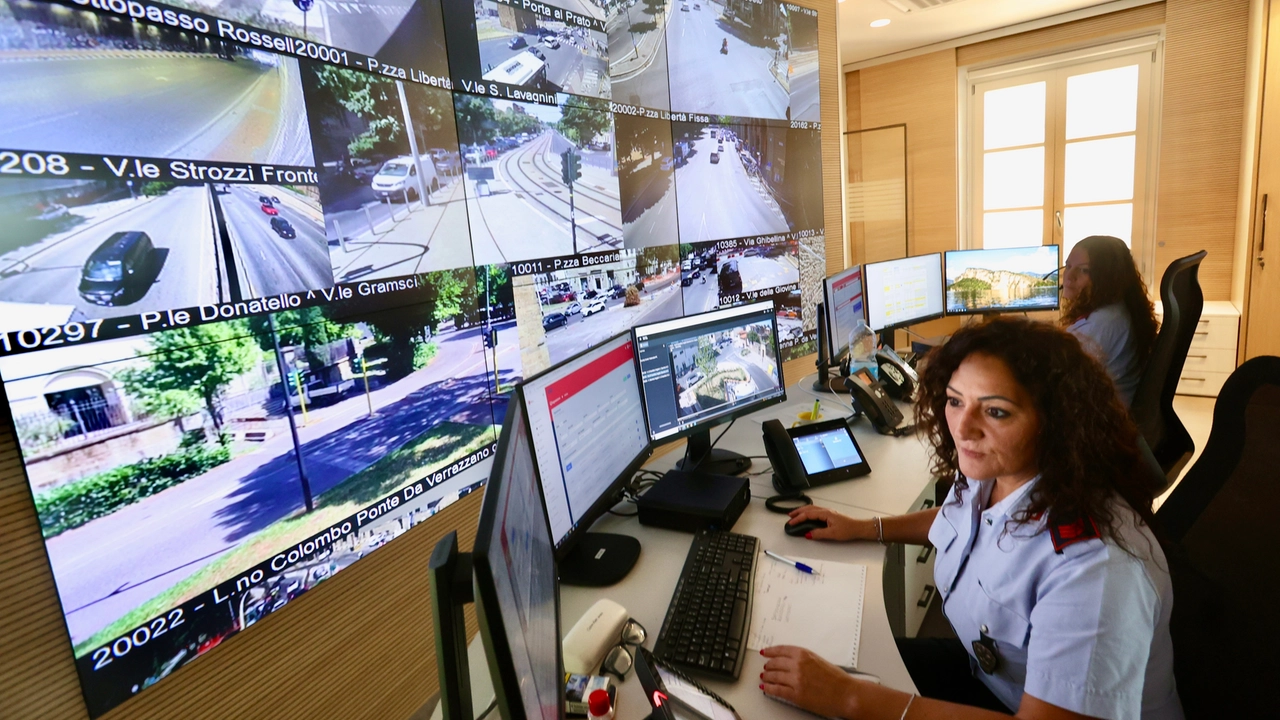 Tutta la città sarà tenuta d’occhio dalla Control Room e da 1.900 telecamere (Foto Gianluca Moggi/ NewPressPhoto) Tutta la città sarà tenuta d’occhio dalla Control Room e da 1.900 telecamere (Foto Gianluca Moggi/ NewPressPhoto)