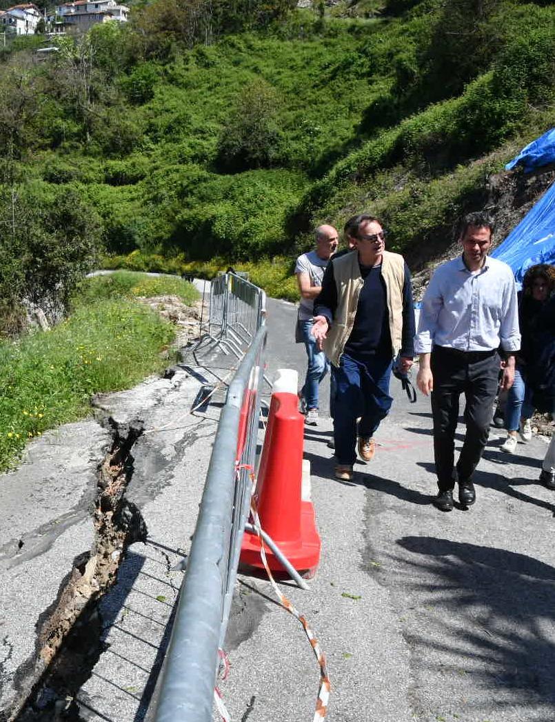 Famiglie evacuate e strade chiuse. Sos di Montignoso alla Regione