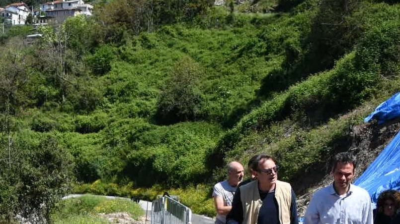 Sopralluogo del sindaco Gianni Lorenzetti con il direttore per la difesa del suolo Giovanni Massini