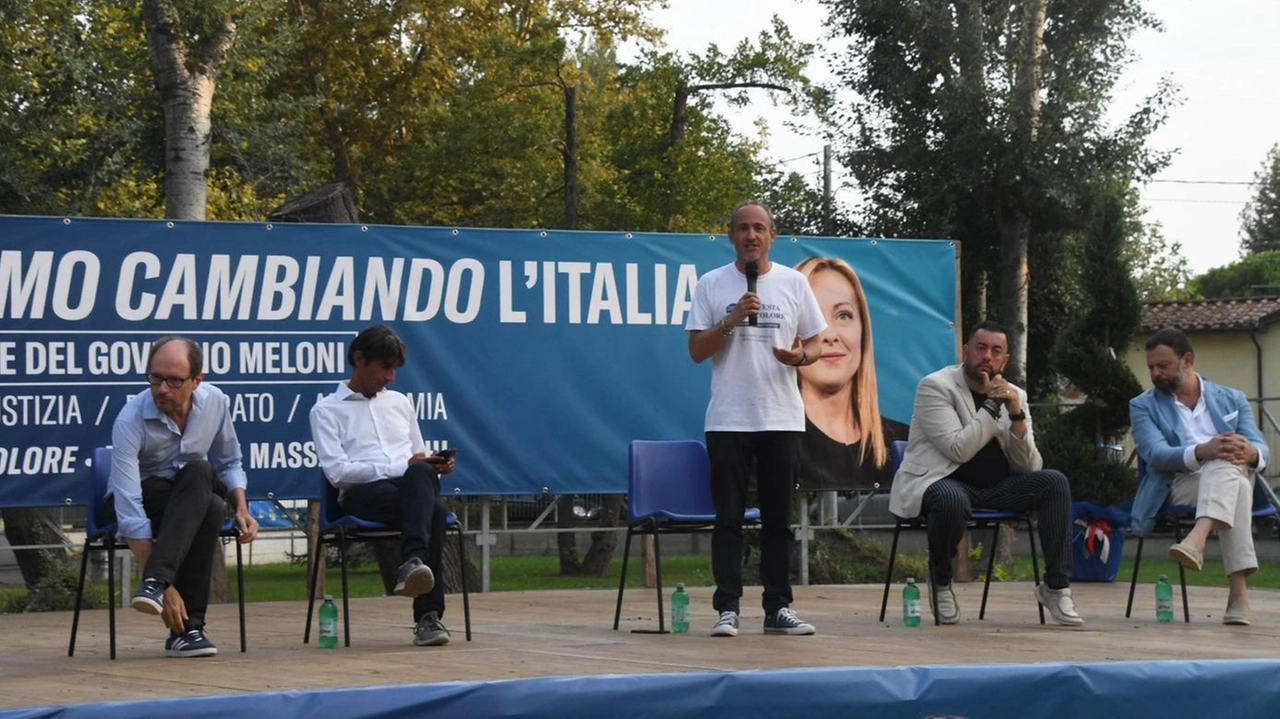 Il dibattito alla Festa Tricolore nel Parco della Comasca, Sul palco da sinistra gli onorevoli Alessandro Amorese, Giovanni Donzelli, il coordinatore provinciale di Fratelli d’Italia Marco Guidi, l’europarlamentare Francesco Torselli e Francesco Paolo Capone Il dibattito alla Festa Tricolore nel Parco della Comasca, Sul palco da sinistra gli onorevoli Alessandro Amorese, Giovanni Donzelli, il coordinatore provinciale di Fratelli d’Italia Marco Guidi, l’europarlamentare Francesco Torselli e Francesco Paolo Capone