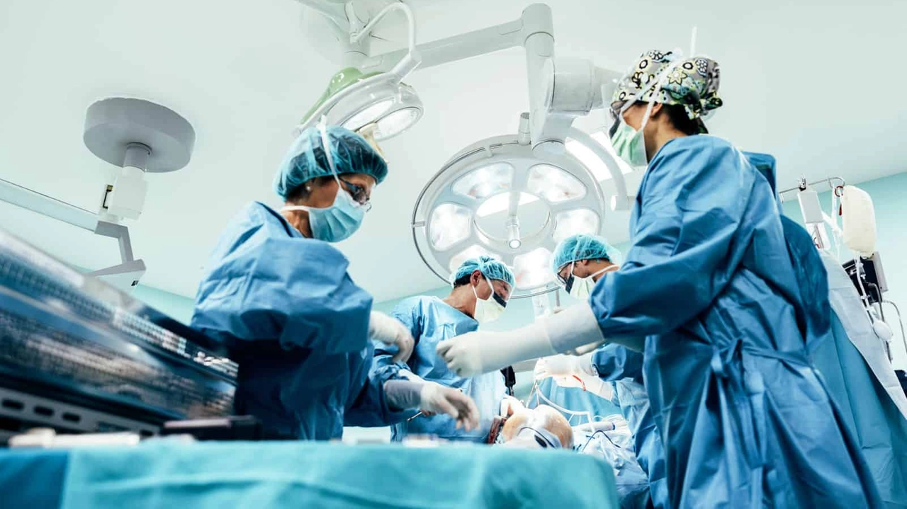 Operazione chirurgica, in sala gli anestesisti (Foto di repertorio) Operazione chirurgica, in sala gli anestesisti (Foto di repertorio)
