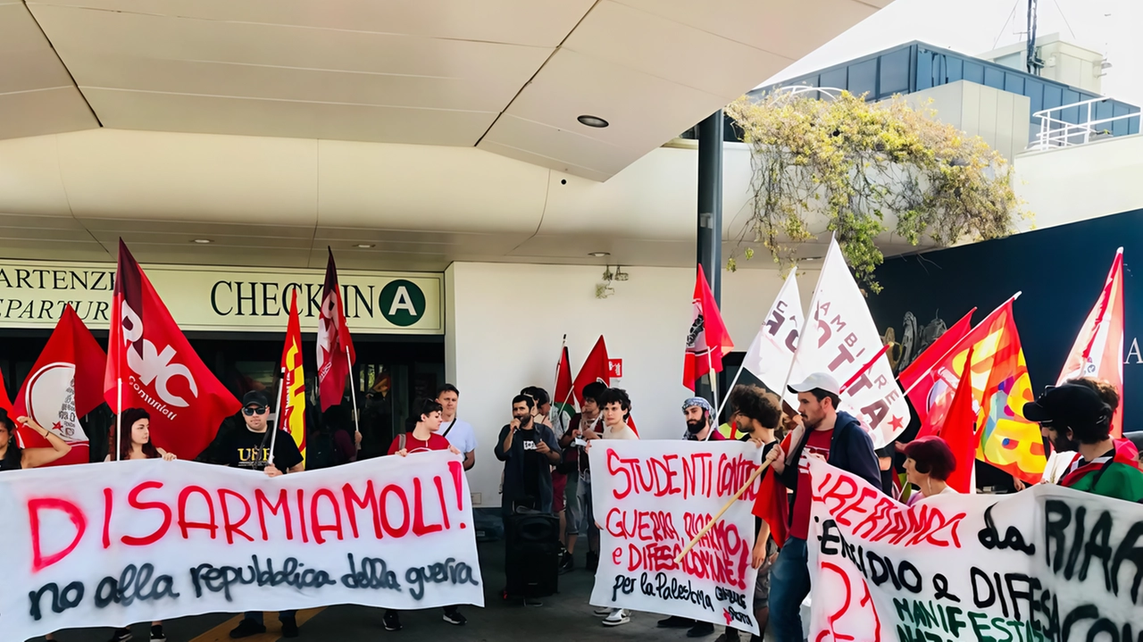 Potere al Popolo al Galilei: "Da qui si fomentano i conflitti di mezzo mondo". Movimento No Base e Libera: "Il nostro 2 giugno? Stop all’escalation bellica".