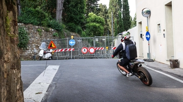 Via Benedetto Fortini, collina paralizzata. E non c’è il cronoprogramma