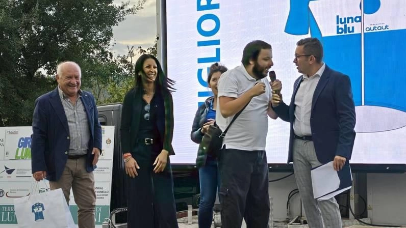 Giro della Lunigiana senza frontiere. Giovani provenienti da sedici paesi