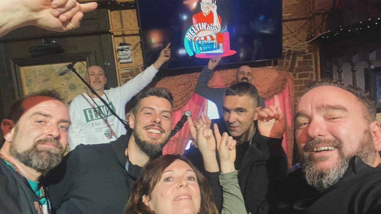 EdicolAcustica debutta in TV nazionale con "Edicolacustica Meltin’Pub", prodotto interamente dallo staff e trasmesso in prima serata su Icaro Tv. Un crogiuolo di culture e stili musicali dal pub Isle of Skye di Grosseto, con la band "The mindcats" e la conduzione di Alberto Guazzi. EdicolAcustica debutta in TV nazionale con "Edicolacustica Meltin’Pub", prodotto interamente dallo staff e trasmesso in prima serata su Icaro Tv. Un crogiuolo di culture e stili musicali dal pub Isle of Skye di Grosseto, con la band "The mindcats" e la conduzione di Alberto Guazzi.