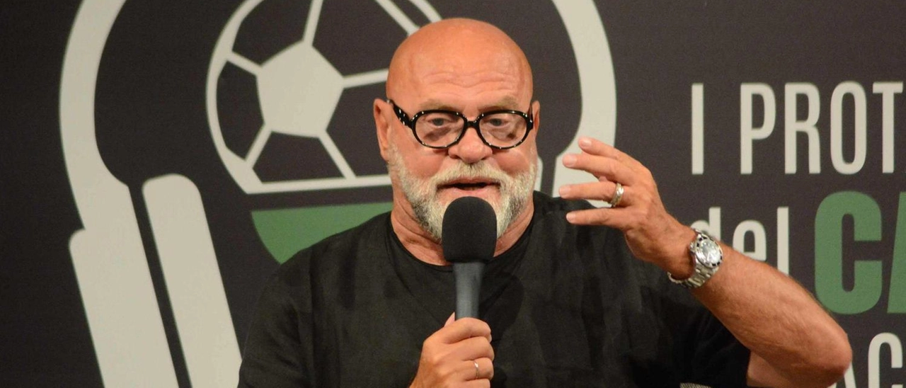 "L’uomo del fiume» ospite a Rigutino del Festival del calcio italiano. I suoi cinque anni in amaranto sono stati il fulcro della serata. I ricordi di Cosmi: "Qui mi sono trovato a casa»