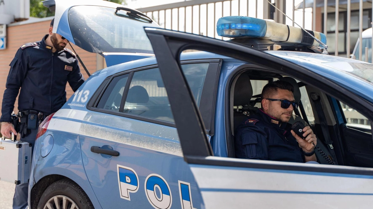 Molesta e minaccia la sorella, uomo di 45 anni arrestato dalla polizia (Foto di repertorio) Molesta e minaccia la sorella, uomo di 45 anni arrestato dalla polizia (Foto di repertorio)