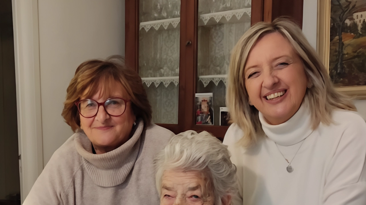 Noemi Morandi insieme alle figlie Gisella e Simona Crocchini Noemi Morandi insieme alle figlie Gisella e Simona Crocchini