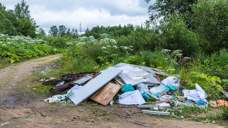 Una discarica abusiva Una discarica abusiva
