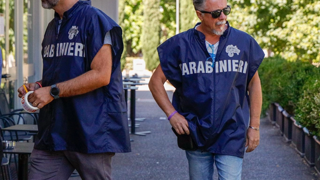 Sul posto anche i carabinieri. che stanno portando avanti una serie di indagini e accertamenti sull’episodio (foto archivio) Sul posto anche i carabinieri. che stanno portando avanti una serie di indagini e accertamenti sull’episodio (foto archivio)