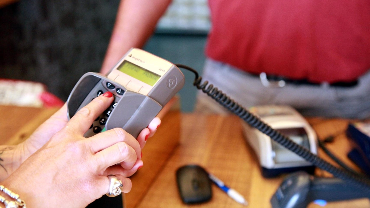 L’imputato si era fatto consegnate il bancomat dal pensionato (foto archivio) L’imputato si era fatto consegnate il bancomat dal pensionato (foto archivio)