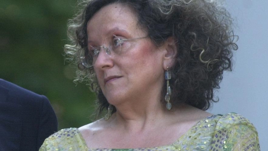 La mostra "Le mille e una bambola" al castello di Pontebosio celebra l'arte delle bambole di Rosellina Crucitti, espressione della sua passione e talento artistico. Le creazioni uniche e personalizzate sono esposte fino a domenica, testimoniando la lunga storia di dedizione dell'artigiana cararese. La mostra "Le mille e una bambola" al castello di Pontebosio celebra l'arte delle bambole di Rosellina Crucitti, espressione della sua passione e talento artistico. Le creazioni uniche e personalizzate sono esposte fino a domenica, testimoniando la lunga storia di dedizione dell'artigiana cararese.
