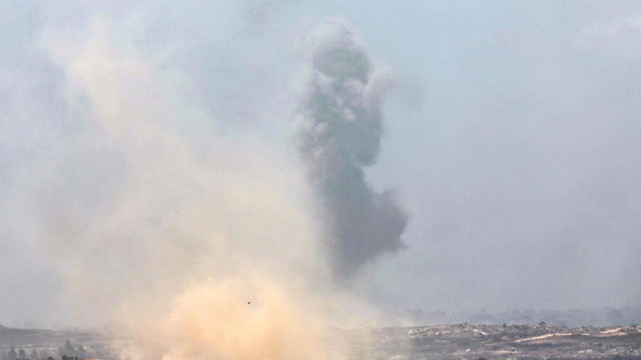 Sale ad almeno 81 morti il bilancio dei palestinesi uccisi negli attacchi israeliani a Gaza dall'alba di oggi, secondo quanto... Sale ad almeno 81 morti il bilancio dei palestinesi uccisi negli attacchi israeliani a Gaza dall'alba di oggi, secondo quanto...