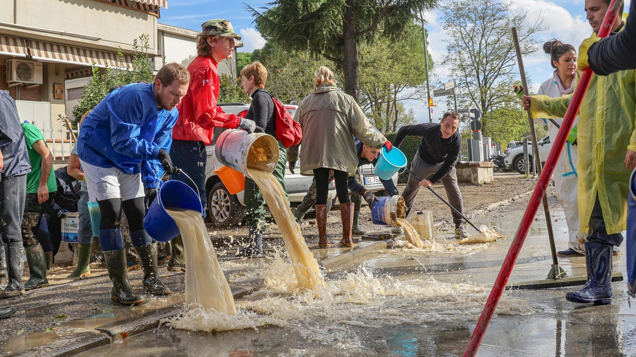 Il maltempo della scorsa settimana ha risvegliato la paura dell’Alluvione Tanti cittadini in questi giorni hanno chiesto un intervento di ripulitura delle fogne Il maltempo della scorsa settimana ha risvegliato la paura dell’Alluvione Tanti cittadini in questi giorni hanno chiesto un intervento di ripulitura delle fogne