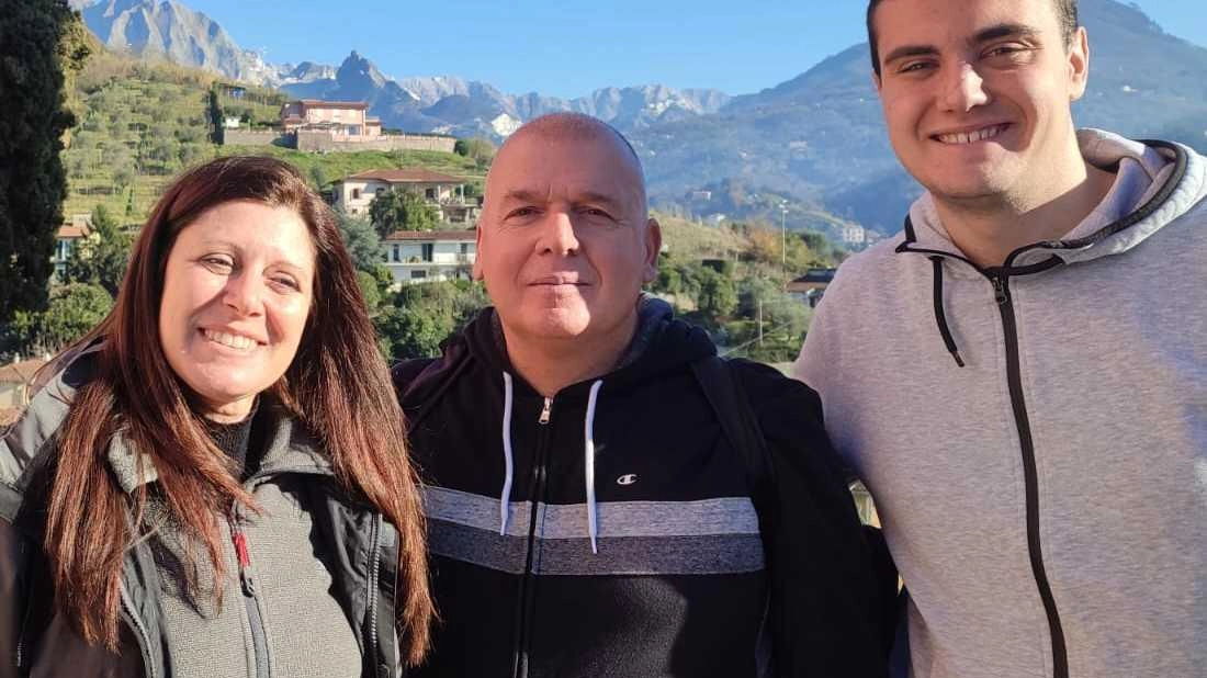 L’operatrice turistica Sofia Spagna con Luigi Giovannelli e Jacopo Grassi del gruppo Facebook ’Salviamo il castello di Moneta’ in visita al maniero L’operatrice turistica Sofia Spagna con Luigi Giovannelli e Jacopo Grassi del gruppo Facebook ’Salviamo il castello di Moneta’ in visita al maniero