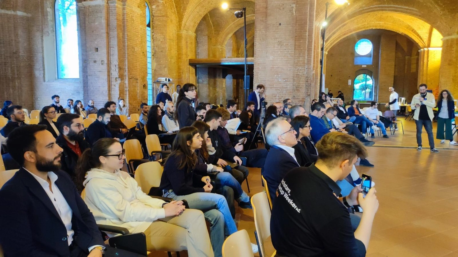 Successo per la prima edizione della Startup Weekend Siena, con idee innovative trasformate in progetti concreti. I giovani partecipanti supportati da mentor esperti. Premi e opportunità per le startup vincitrici.