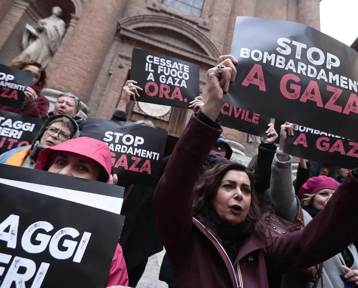 Flash mob ’Cessate il fuoco a Gaza ora’, l’appello delle donne Dem