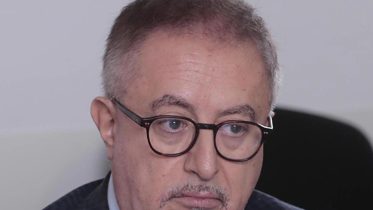 L'Università di Siena si prepara a rieleggere i direttori dei Dipartimenti, con il Dipartimento di Scienze mediche che apre la campagna elettorale. Due candidati si uniscono per presentare una candidatura unica, mirando a mantenere l'unità e massimizzare la condivisione. L'Università di Siena si prepara a rieleggere i direttori dei Dipartimenti, con il Dipartimento di Scienze mediche che apre la campagna elettorale. Due candidati si uniscono per presentare una candidatura unica, mirando a mantenere l'unità e massimizzare la condivisione.