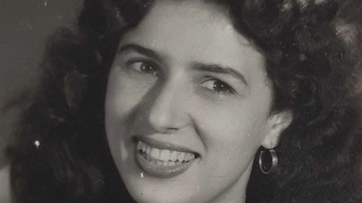 Una bella immagine di Margherita giovane: il libro contiene pagine. che appartengono alla storia di. Montale