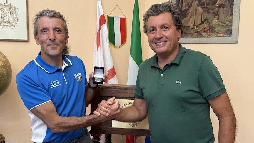 Podismo: l’atleta castiglionese premiato dal sindaco. "Simbolo per tutti noi"