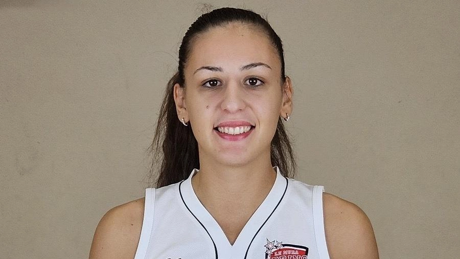 Elena Capodagli, ala grande (classe 2001), continuerà a vestire la maglia biancorossa Elena Capodagli, ala grande (classe 2001), continuerà a vestire la maglia biancorossa