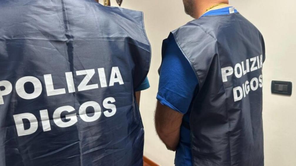 https://www.lanazione.it/image-service/view/acePublic/alias/contentid/ZmMwM2RjMTQtMTAwZC00/0/digos-foto-ansa.jpeg?f=16:9&w=1200&h=630