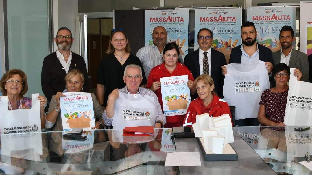 Gli aderenti al tavolo solidale che hanno lanciato questa iniziativa a favore delle famiglie in difficoltà (Foto servizio Paola Nizza) Gli aderenti al tavolo solidale che hanno lanciato questa iniziativa a favore delle famiglie in difficoltà (Foto servizio Paola Nizza)