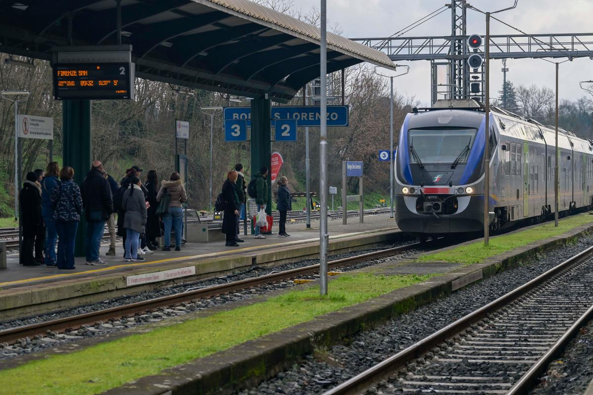 Firenze Borgo, tornano i treni. Faentina riaperta dall’8 settembre, ma i disagi non sono ancora finiti Firenze Borgo, tornano i treni. Faentina riaperta dall’8 settembre, ma i disagi non sono ancora finiti