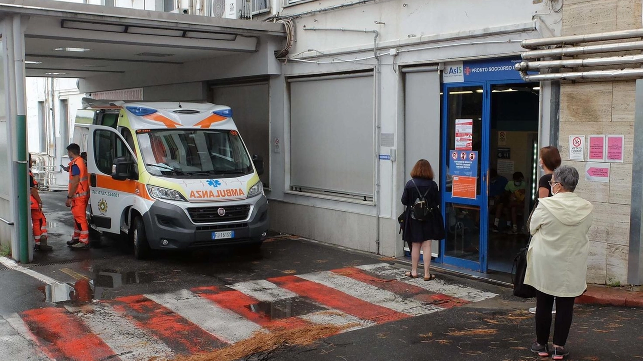 Il pronto soccorso dell’ospedale Sant’Andrea è stato nuovamente oggetto di infiltrazioni d’acqua (foto d’archivio) Il pronto soccorso dell’ospedale Sant’Andrea è stato nuovamente oggetto di infiltrazioni d’acqua (foto d’archivio)