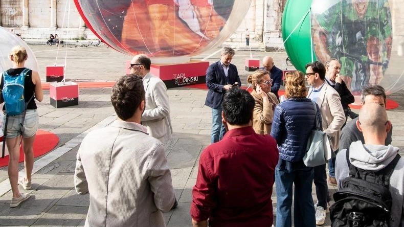 Il Giro d’Italia, nella tappa di martedì tra Lucca e Pisa verrà ulteriormente impreziosita grazie a delle speciali installazioni. Arriveranno... Il Giro d’Italia, nella tappa di martedì tra Lucca e Pisa verrà ulteriormente impreziosita grazie a delle speciali installazioni. Arriveranno...