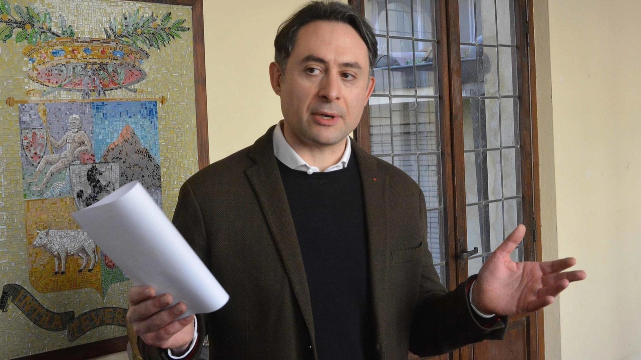 Il presidente della Provincia Alessandro Polcri all’attacco del centrodestra
