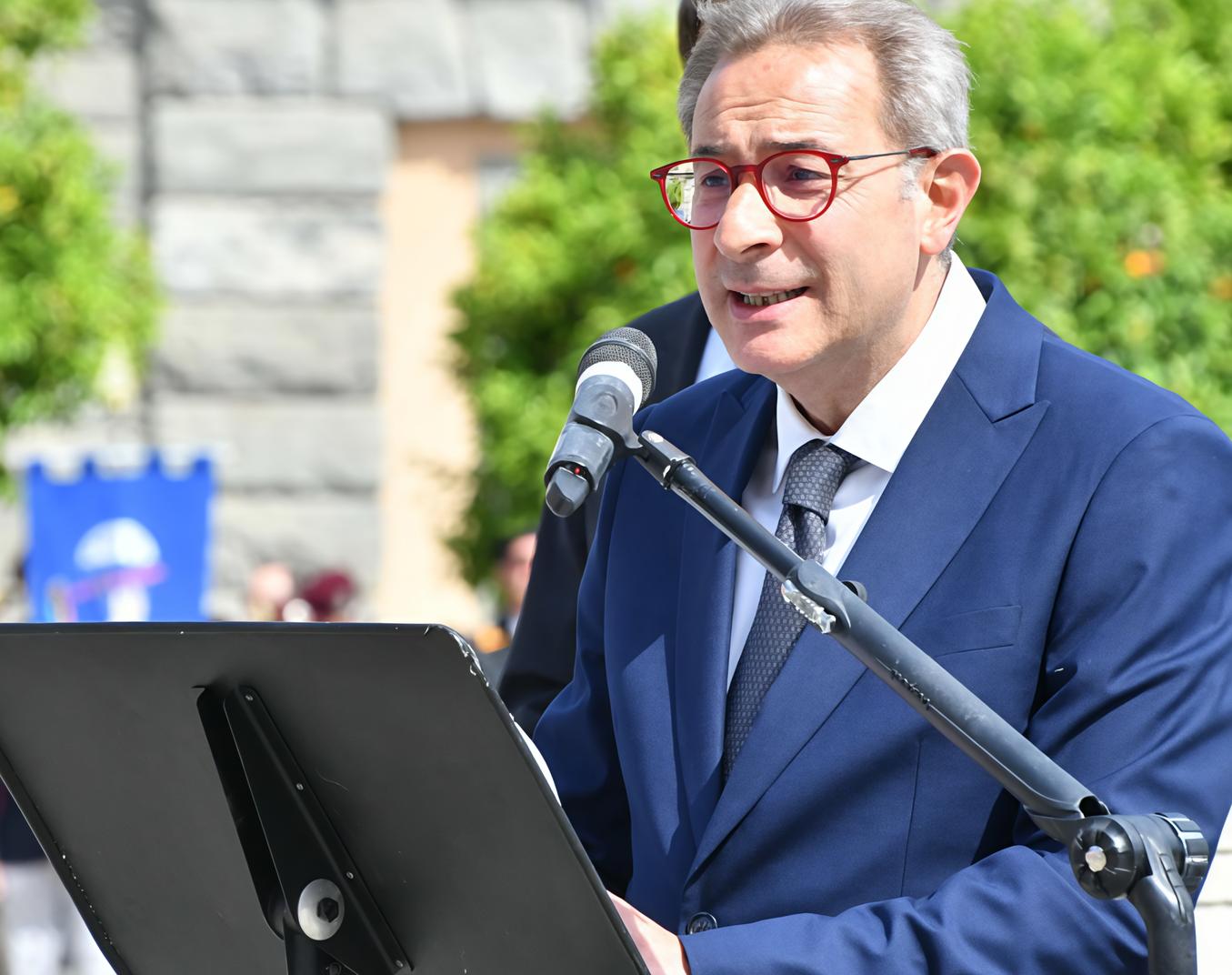 La cerimonia del 2 Giugno: "Il passato insegna l’importanza di valorizzare la ’cosa pubblica’" La cerimonia del 2 Giugno: "Il passato insegna l’importanza di valorizzare la ’cosa pubblica’"