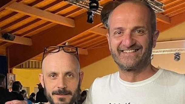 Alessandro Della Lunga, a destra, con Roberto Russo, padre della ragazza Alessandro Della Lunga, a destra, con Roberto Russo, padre della ragazza