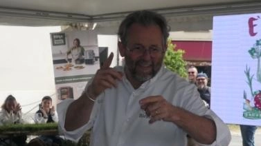 Lo chef stellato. Cristiano Tomei è il direttore artistico della rassegna camaiorese «È la via dell’orto» che oggi chiude i battenti